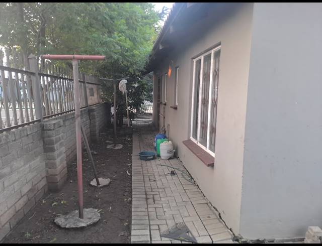 3 BEDROOM HOUSE FOR SALE IN BOITEKONG